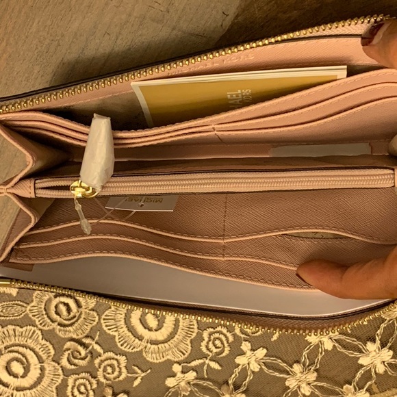 Last one 💕New MK set 💖 Bedford - Picture 6 of 8